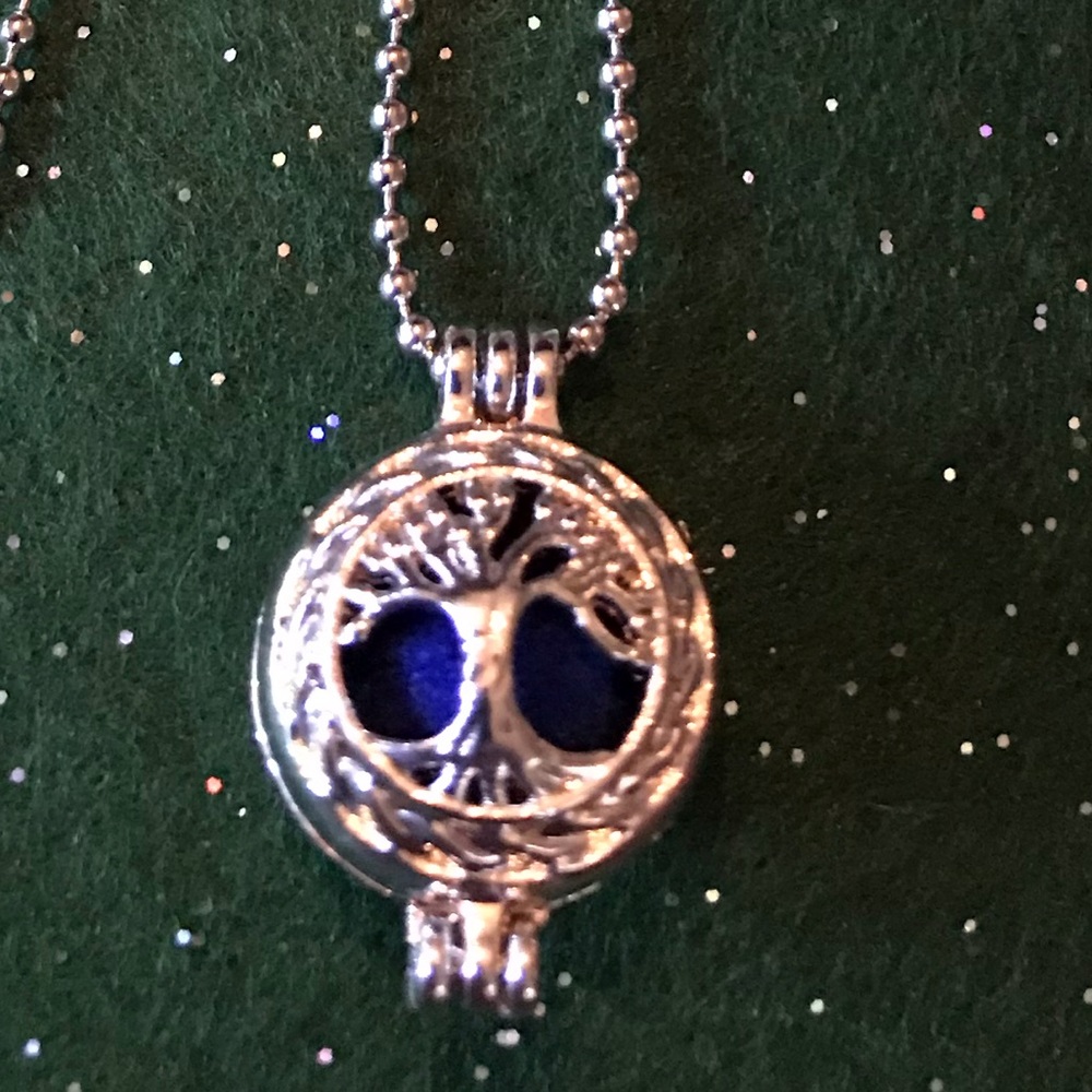 Tiny Tree Diffuser Necklace